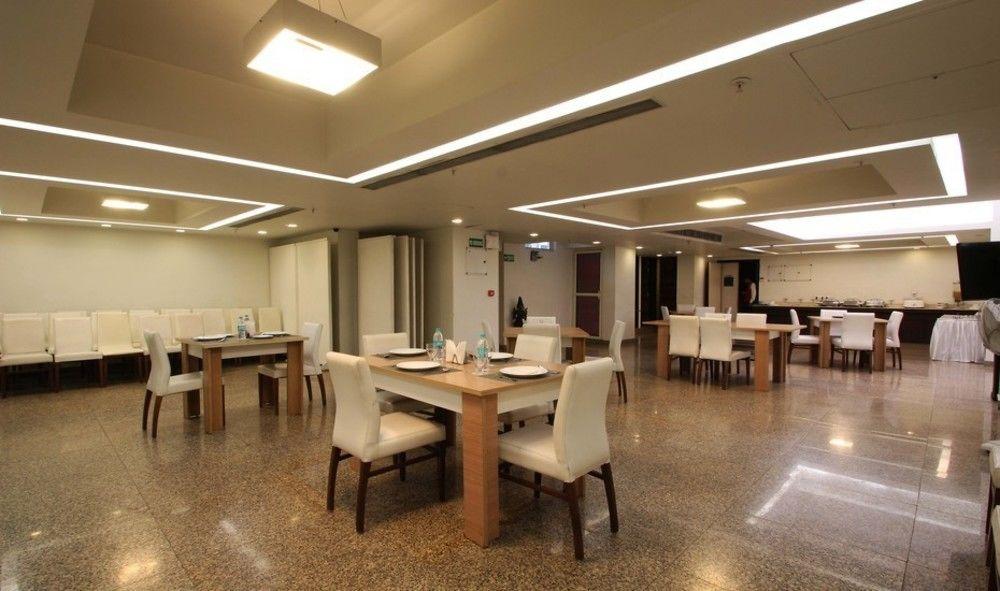 Hotel Ivory 32 New Delhi Ngoại thất bức ảnh