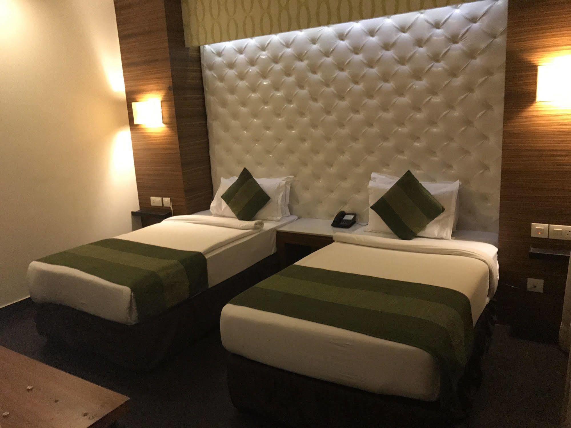 Hotel Ivory 32 New Delhi Ngoại thất bức ảnh