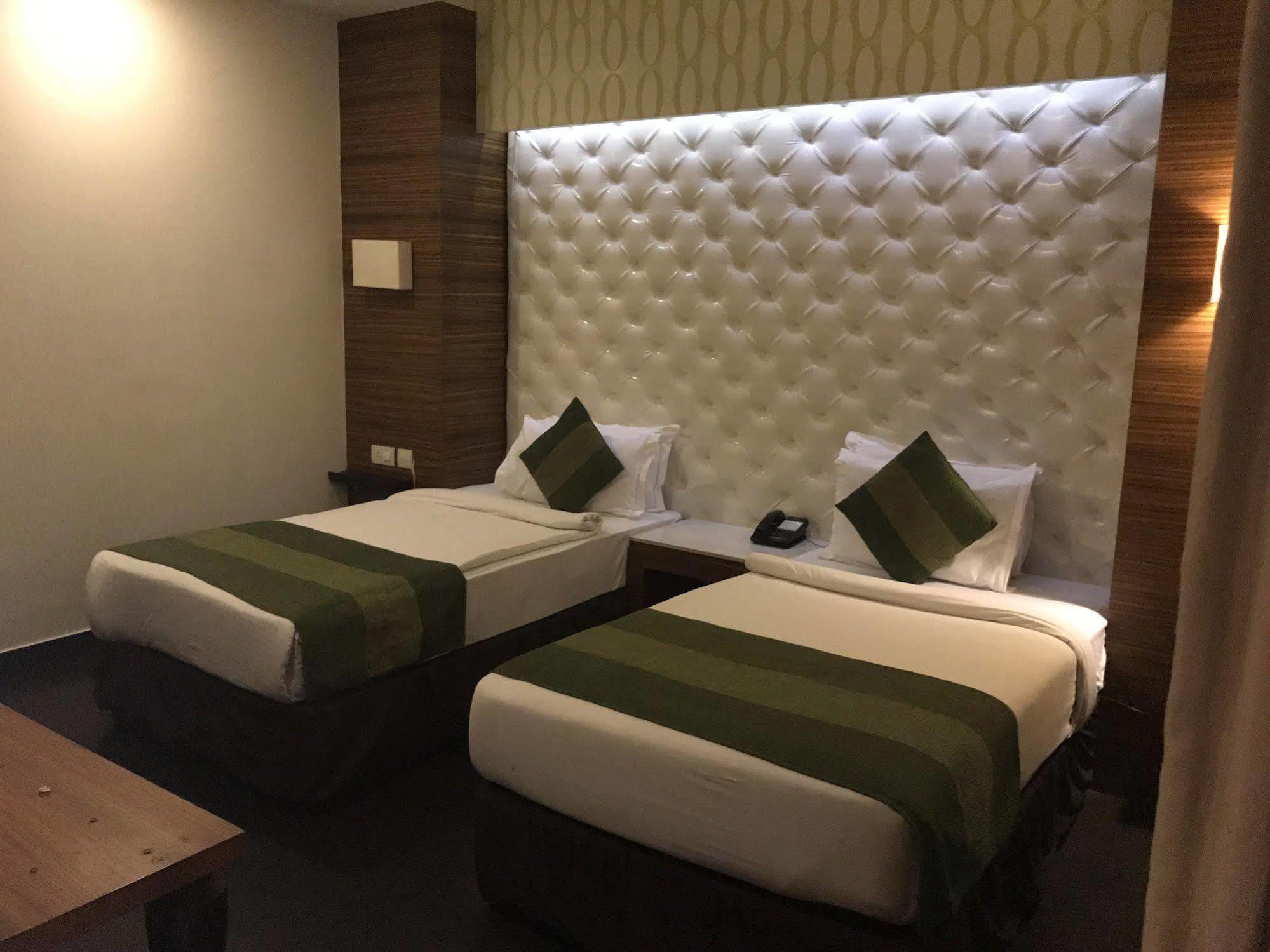 Hotel Ivory 32 New Delhi Ngoại thất bức ảnh