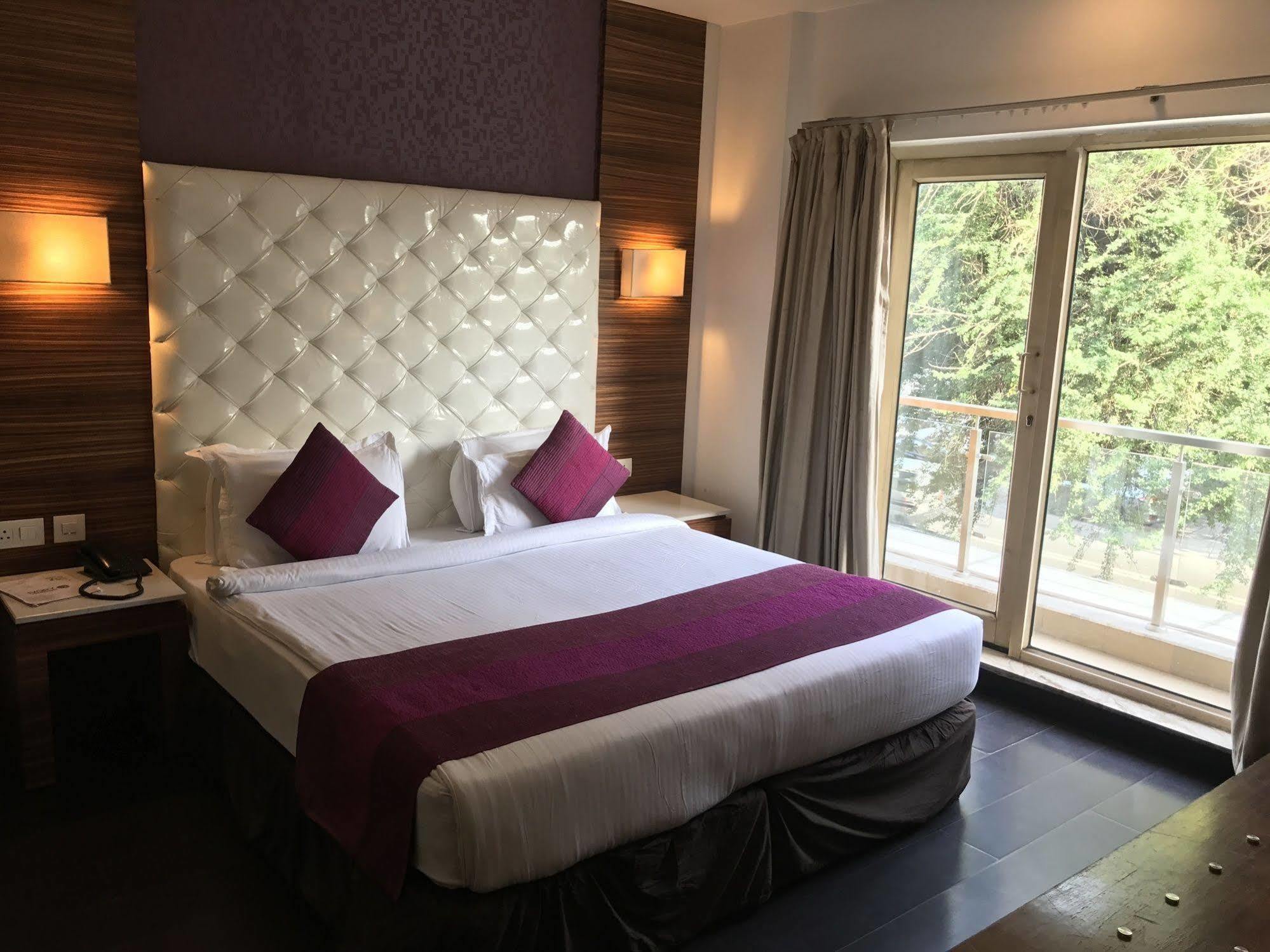 Hotel Ivory 32 New Delhi Ngoại thất bức ảnh